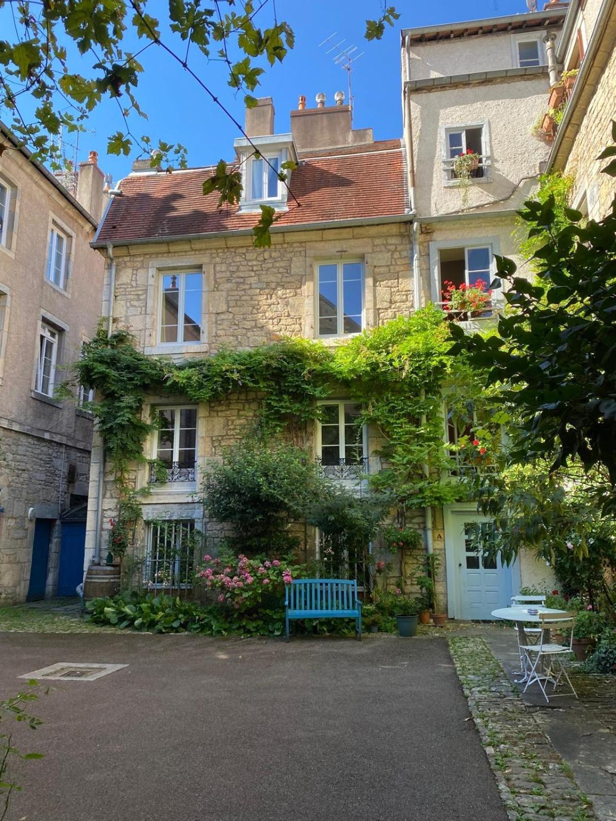 Besancon: Duplex Au Pied De La Citadelle