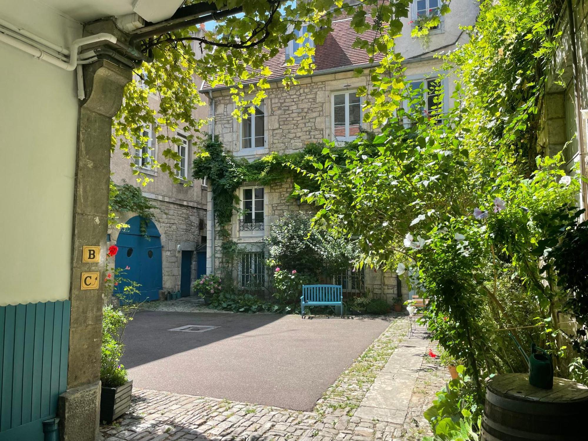 Besancon: Duplex Au Pied De La Citadelle Apartment